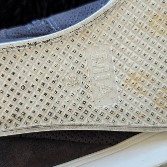 MIA Women Sneaker Wedge Shoes Ankle Booties Wedge Heels Gray Suede Side Zip - Picture 9 of 12